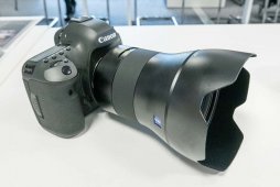 ͼͣ˾Otus 28mm f/1.4ȫõĹǾͷ