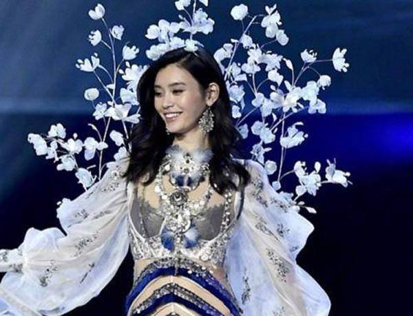 奚梦瑶摔跤 奚梦瑶摔跤 成都王老师摄影培训学校