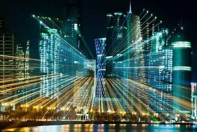 �ع���;�佹 �ɶ�����ʦ��Ӱ��ѵѧУ